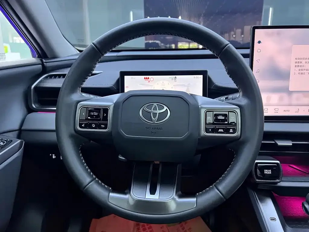Toyota RAV4 — фото 6