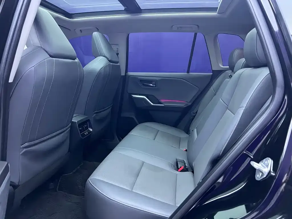 Toyota RAV4 — фото 5