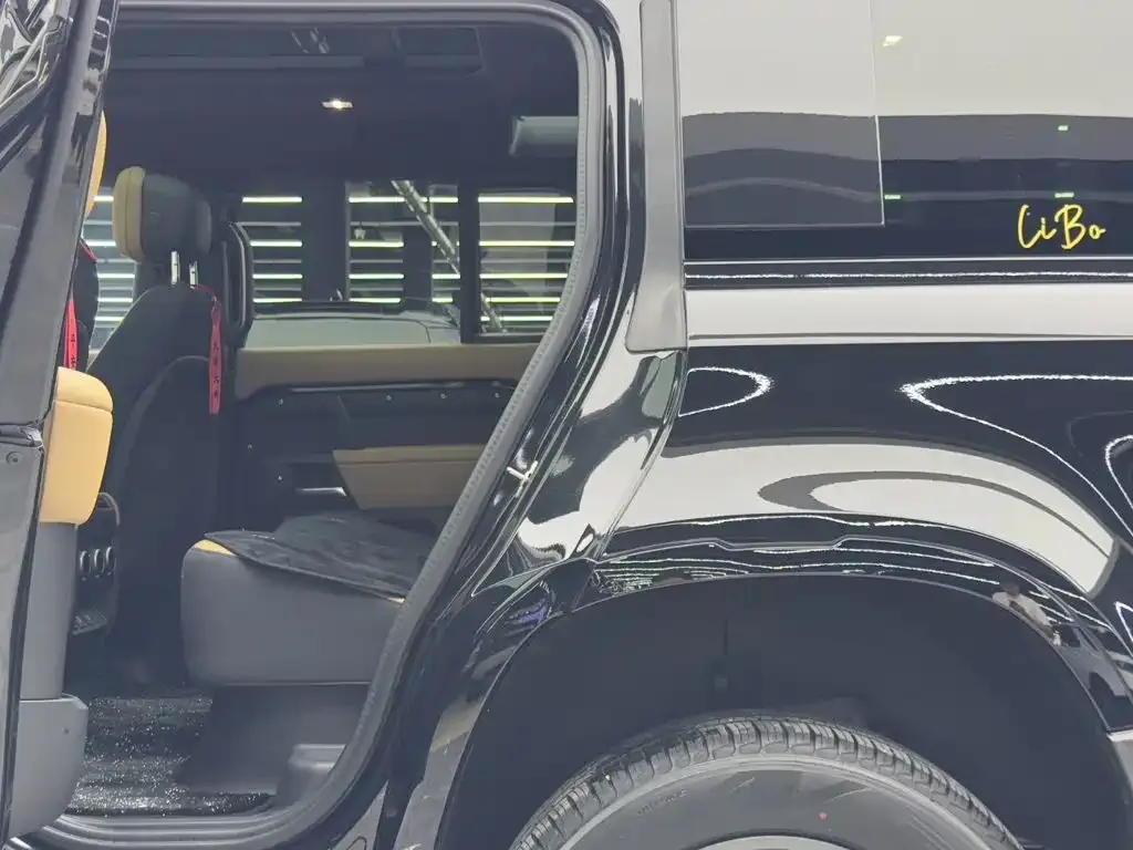Land Rover Defender — фото 10