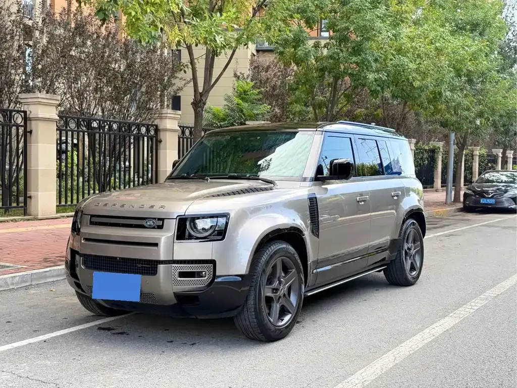 Land Rover Defender — фото 1