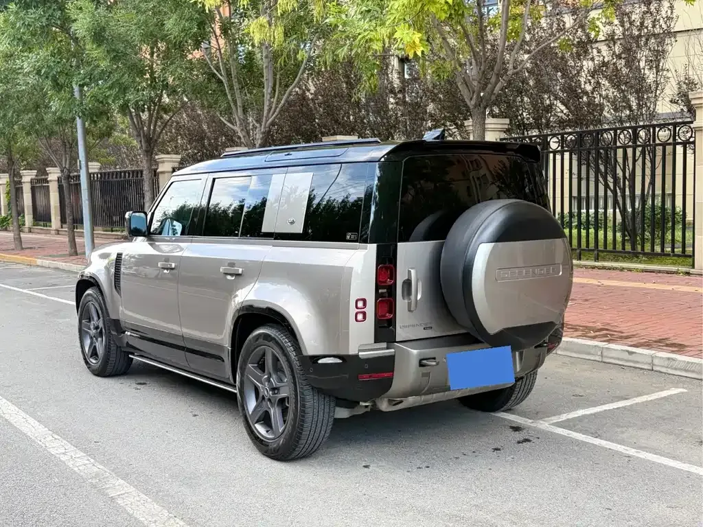 Land Rover Defender — фото 6