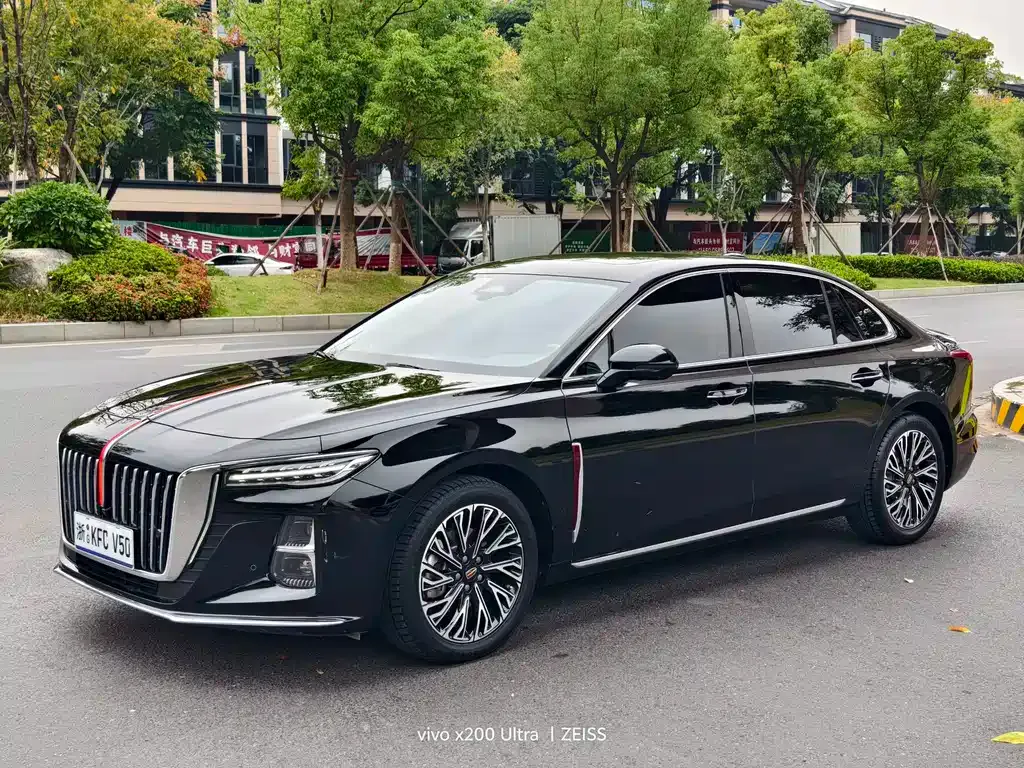 Hongqi H5 — фото 1