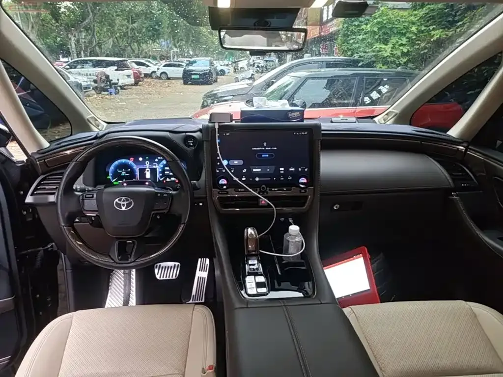 Toyota Alphard — фото 5