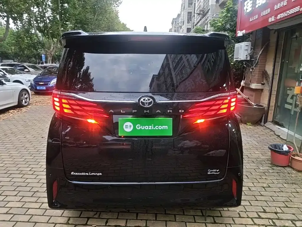 Toyota Alphard — фото 4