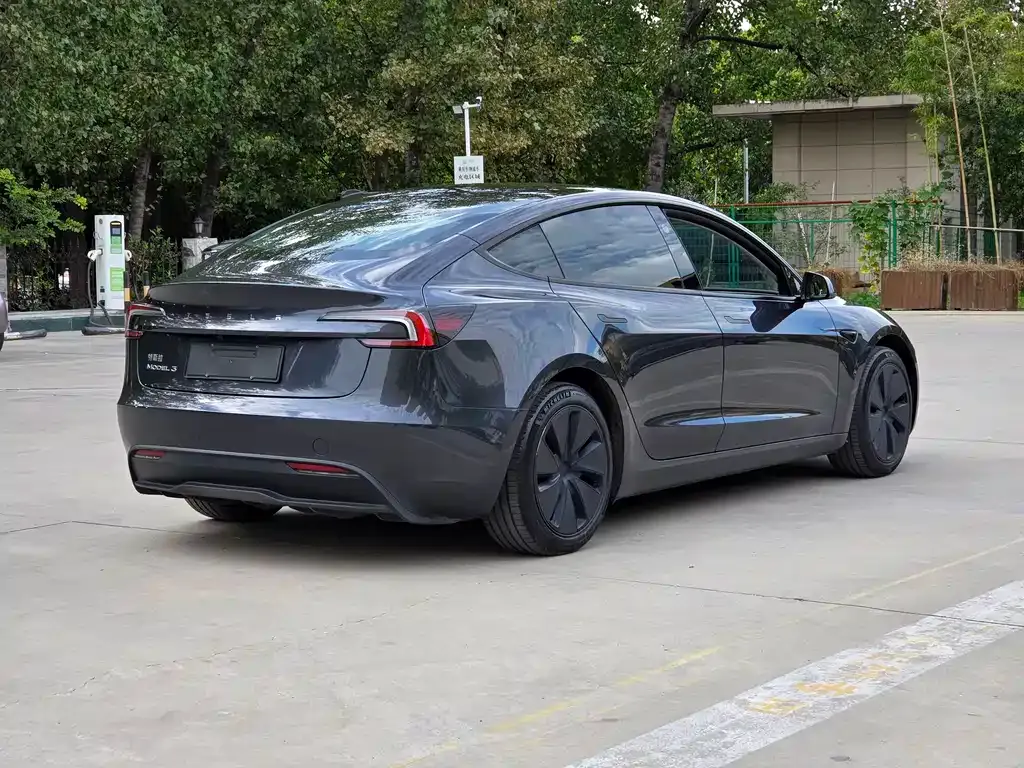 Tesla Model 3 — фото 9