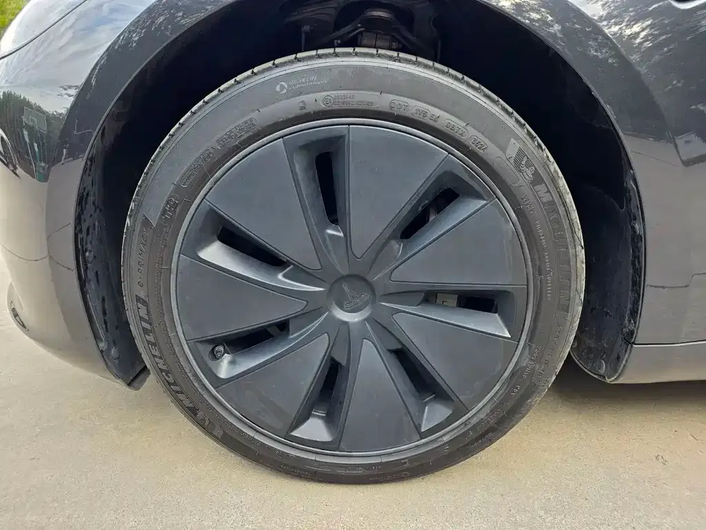 Tesla Model 3 — фото 3
