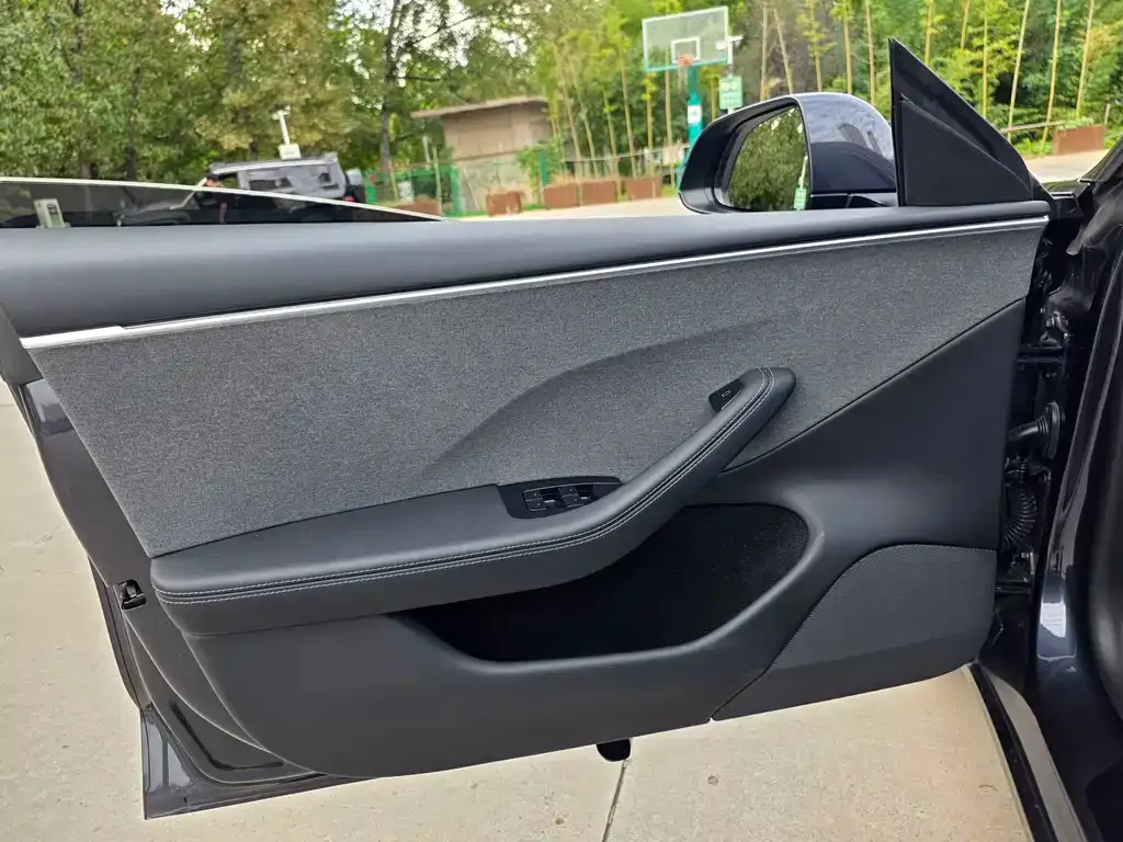 Tesla Model 3 — фото 10