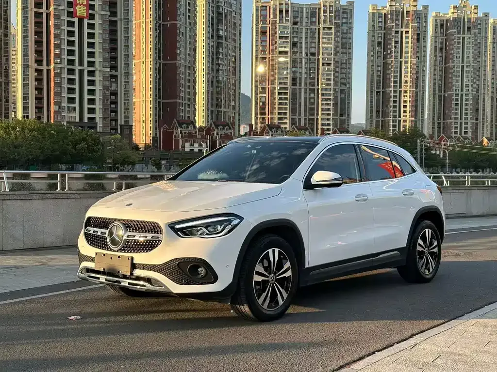 Mercedes-Benz GLA — фото 1