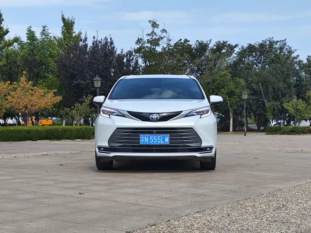 Toyota Sienna — фото 6