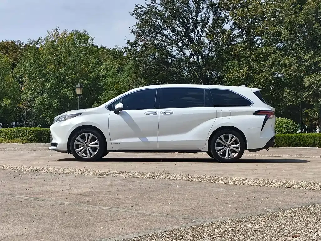 Toyota Sienna — фото 4