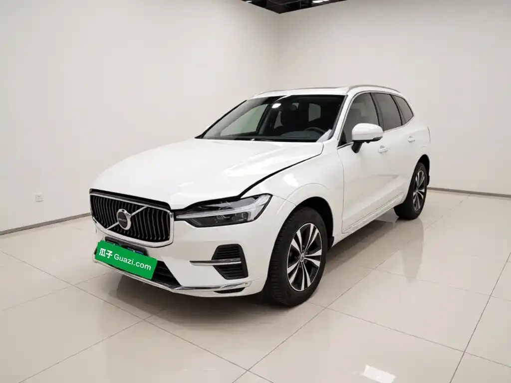 Volvo XC60 — фото 1