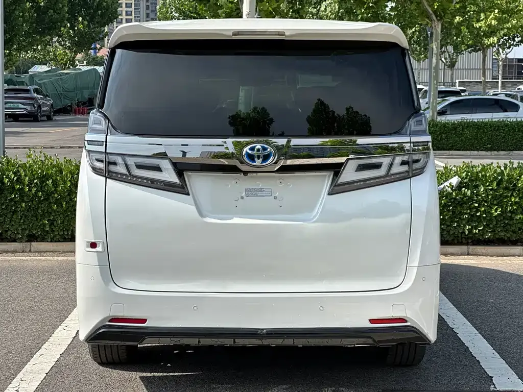 Toyota Vellfire — фото 3