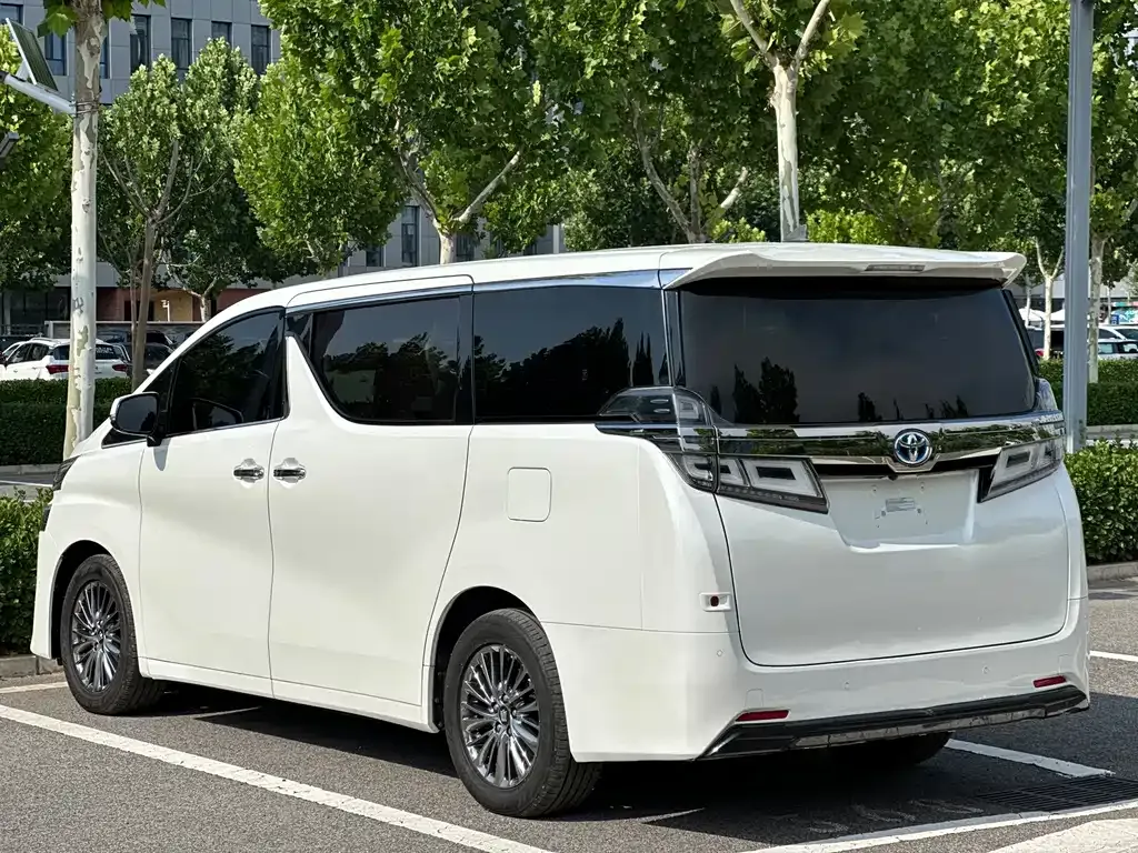 Toyota Vellfire — фото 5