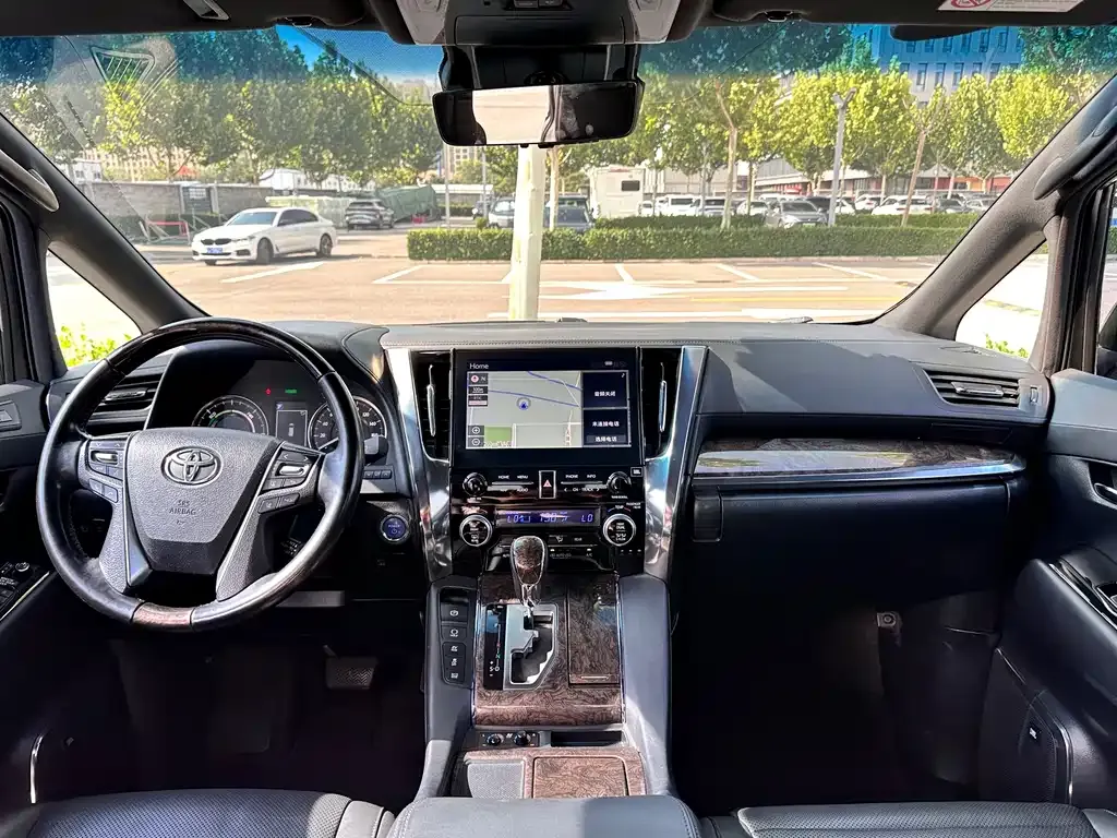 Toyota Vellfire — фото 4