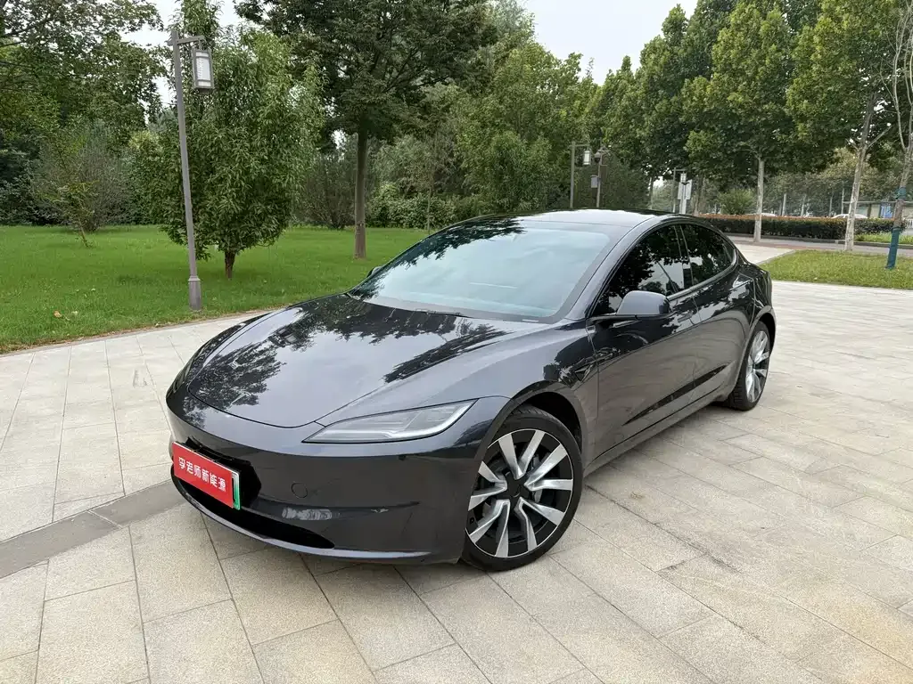 Tesla Model 3 — фото 1