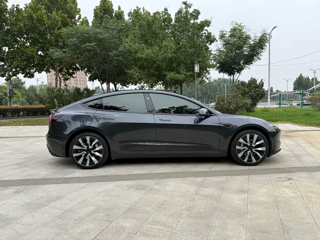 Tesla Model 3 — фото 8