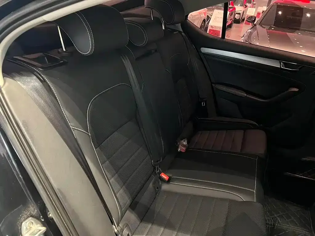 Skoda Superb — фото 5