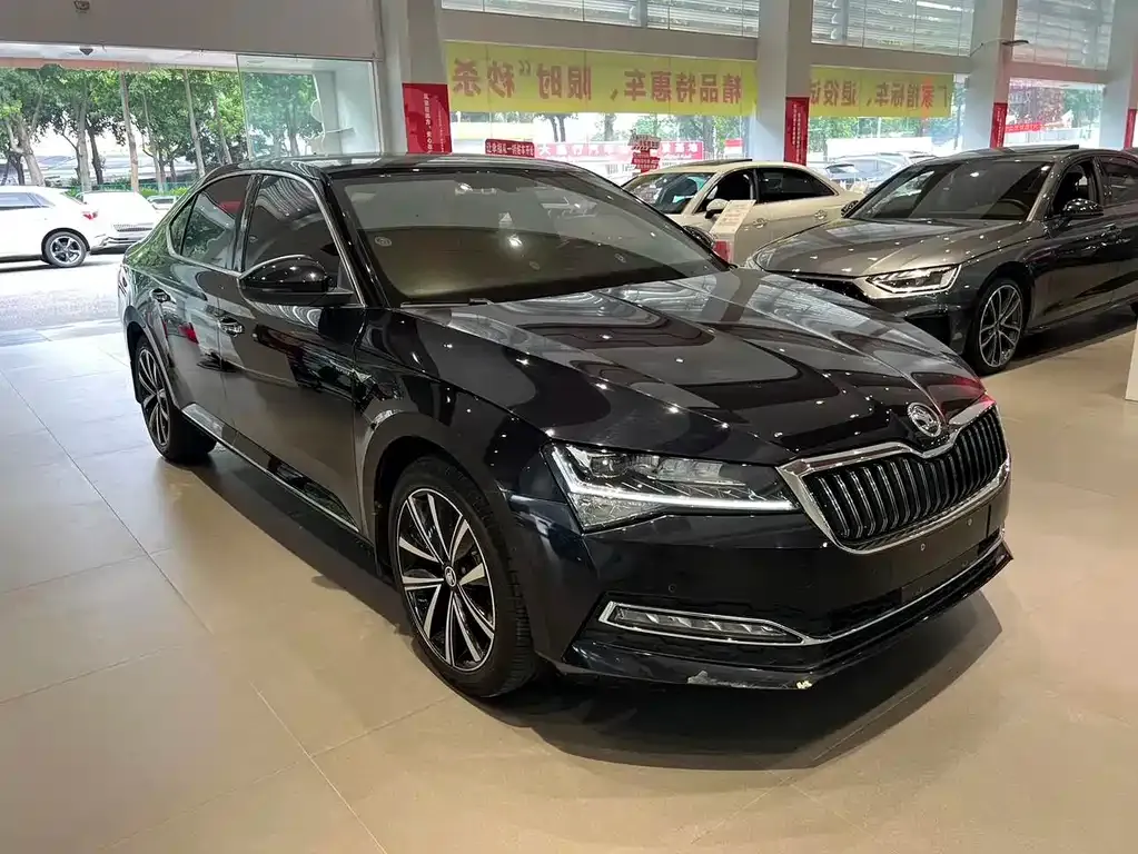 Skoda Superb — фото 10