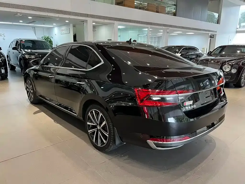 Skoda Superb — фото 2