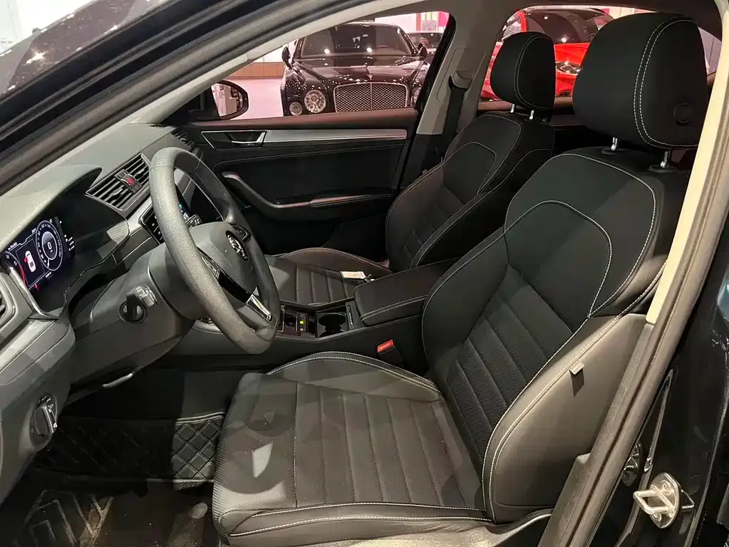 Skoda Superb — фото 4