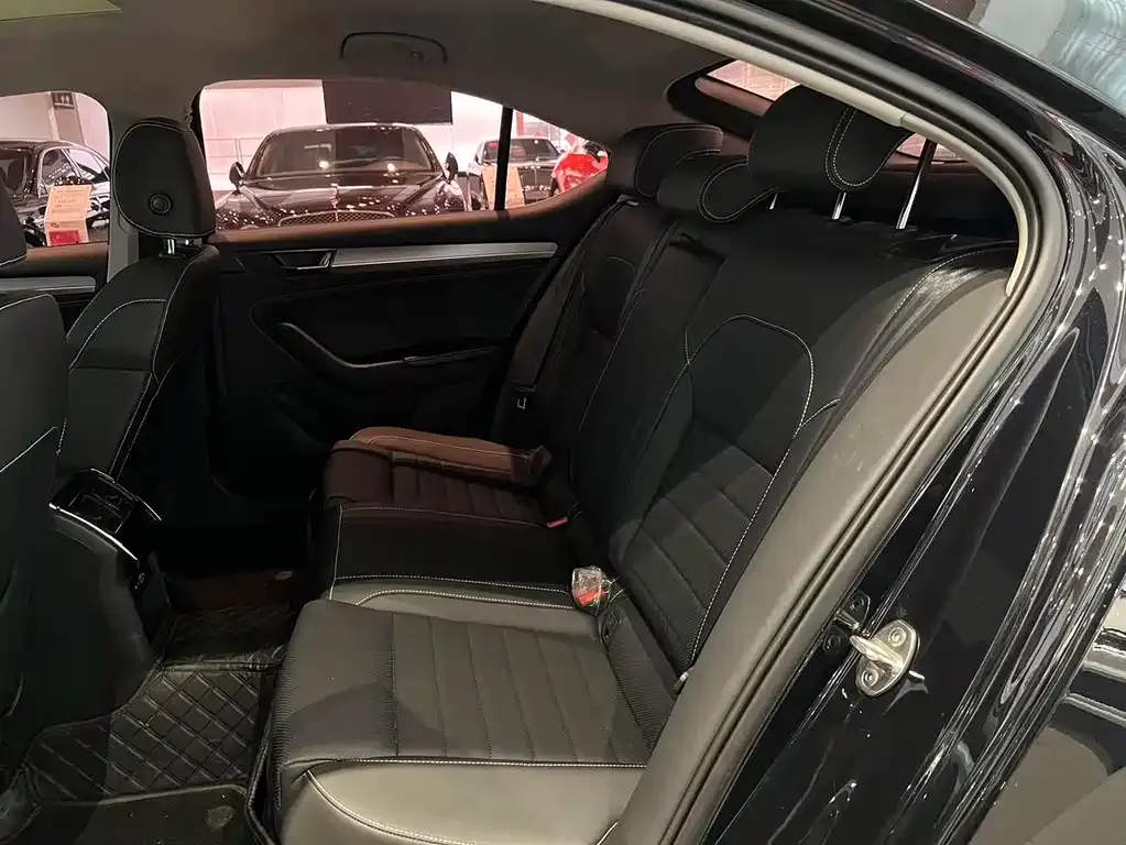 Skoda Superb — фото 9