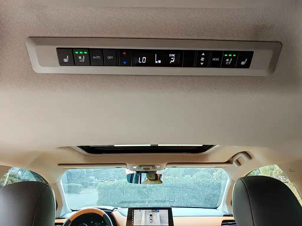 Toyota Granvia — фото 8