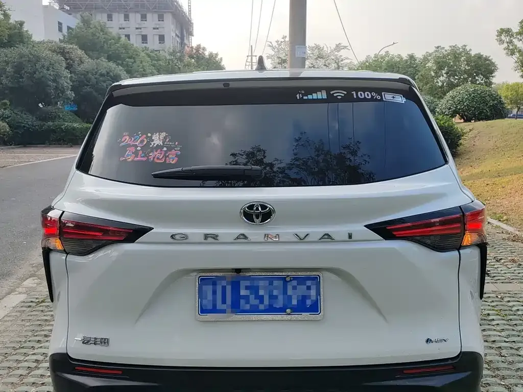 Toyota Granvia — фото 2