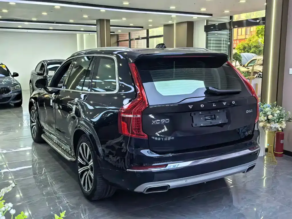 Volvo XC90 — фото 5
