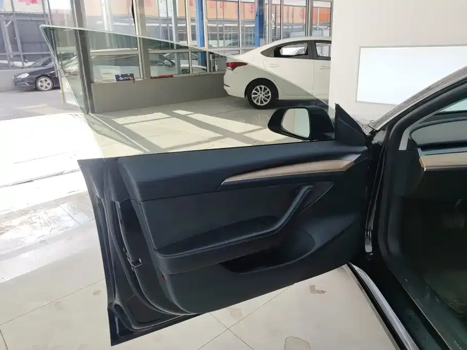 Tesla Model 3 — фото 5