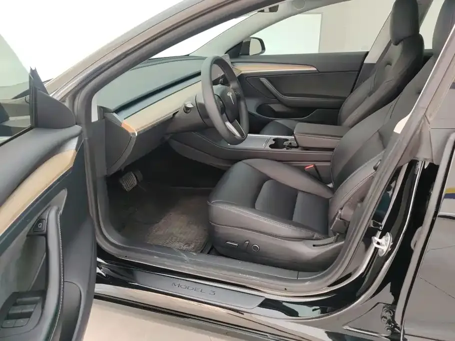 Tesla Model 3 — фото 10