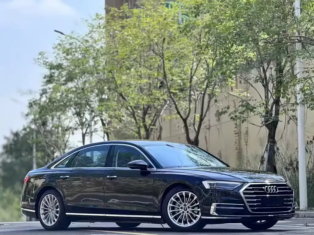 Audi A8 — фото 9