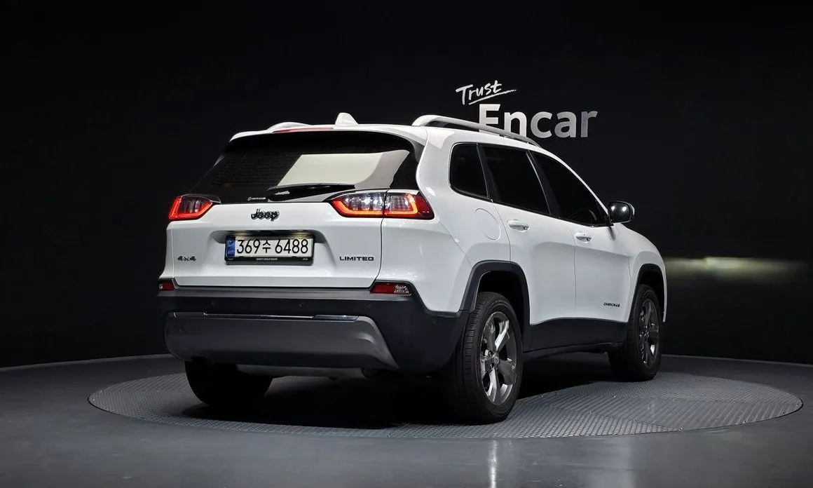 Jeep Cherokee — фото 2
