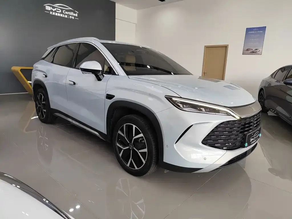 BYD L DM-i — фото 10