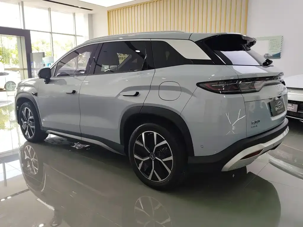 BYD L DM-i — фото 4