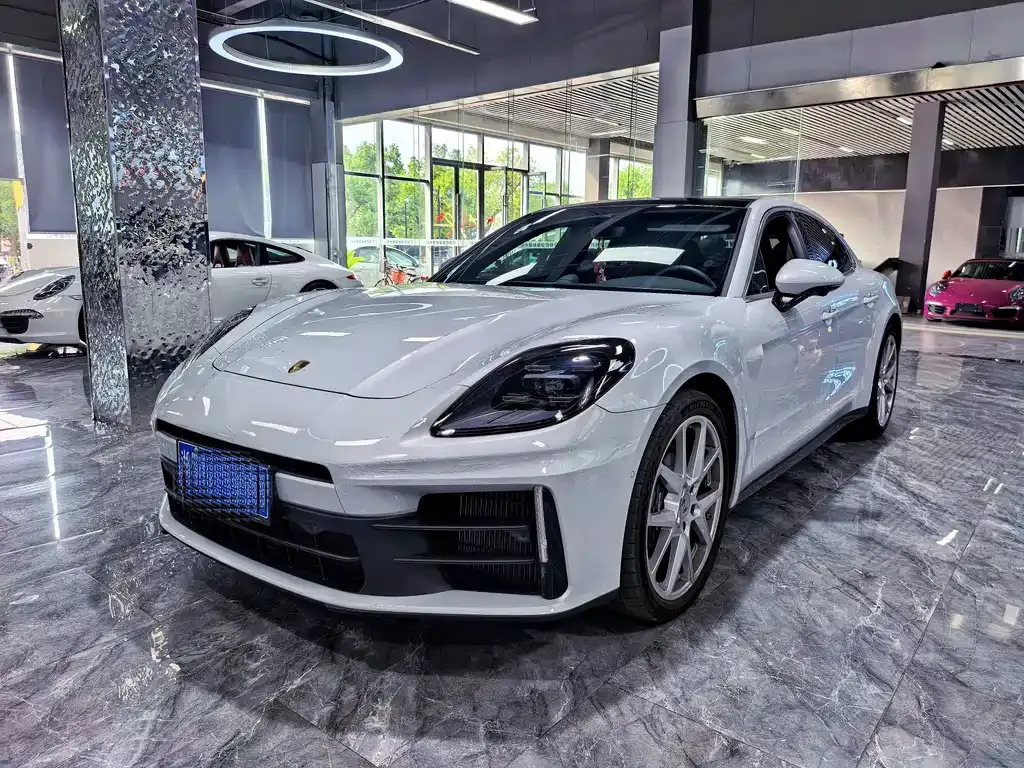 Porsche Panamera — фото 1