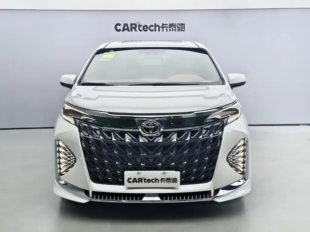 Toyota Granvia — фото 5
