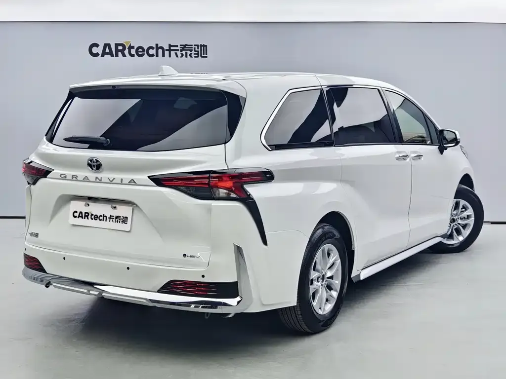 Toyota Granvia — фото 6