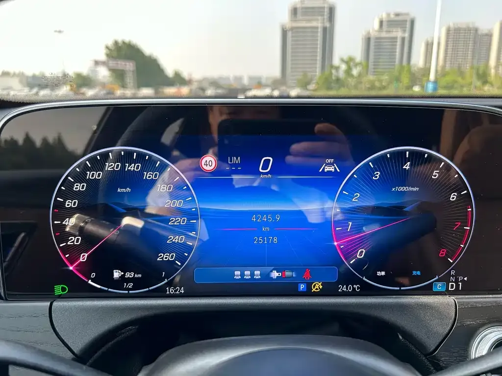 Mercedes-Benz E-Class — фото 4