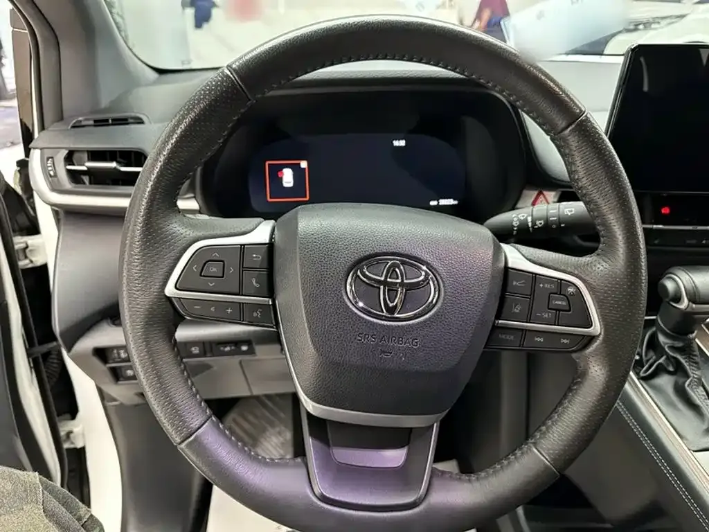 Toyota Granvia — фото 8