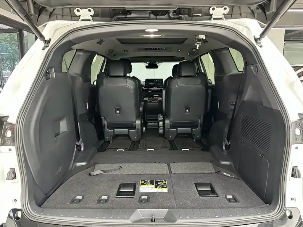Toyota Granvia — фото 10