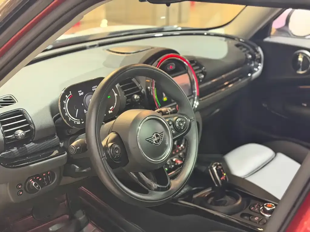 MINI Clubman — фото 8
