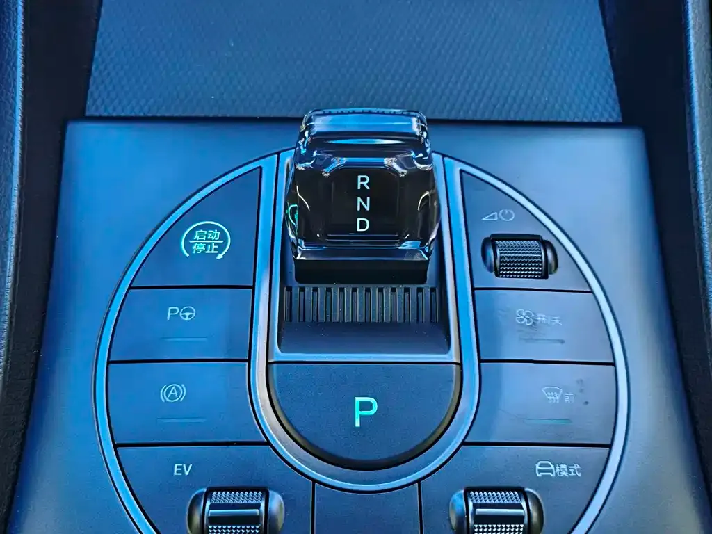 BYD Seal 05 DM-i — фото 10