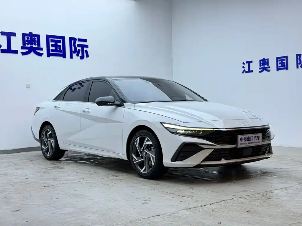 Hyundai Elantra — фото 2