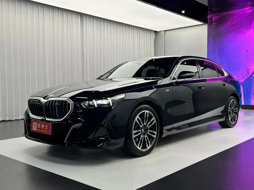BMW 5 Series — фото 1