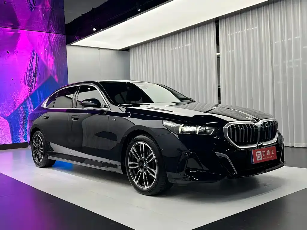 BMW 5 Series — фото 4