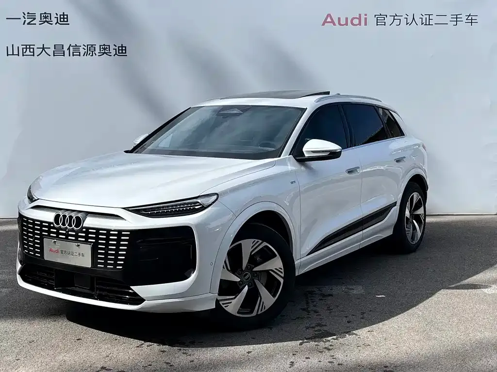 Audi Q6L e-tron — фото 1