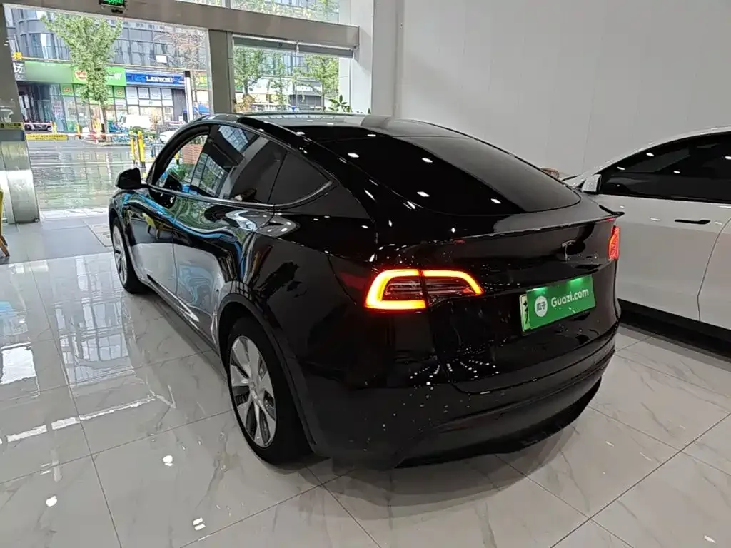 Tesla Model Y — фото 7