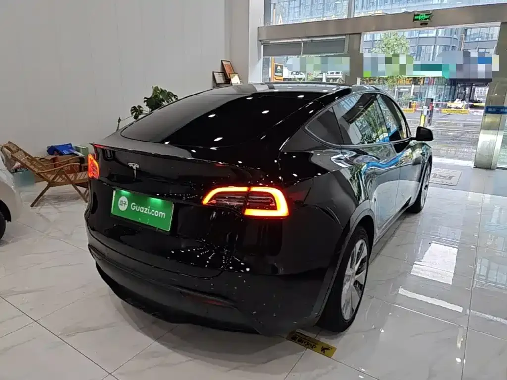 Tesla Model Y — фото 9