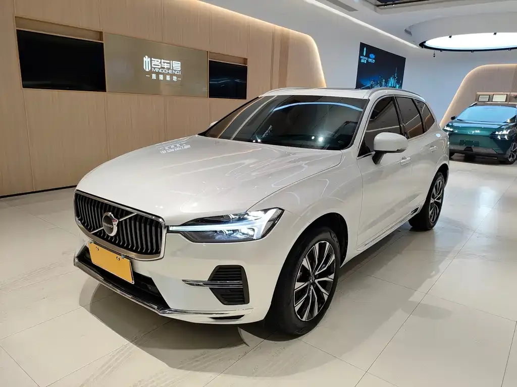Volvo XC60 — фото 1