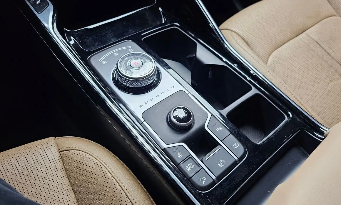 Kia Sorento — фото 8